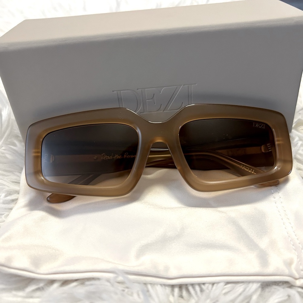 DEZI Honey Maple/ Umber Maple Sunglasses